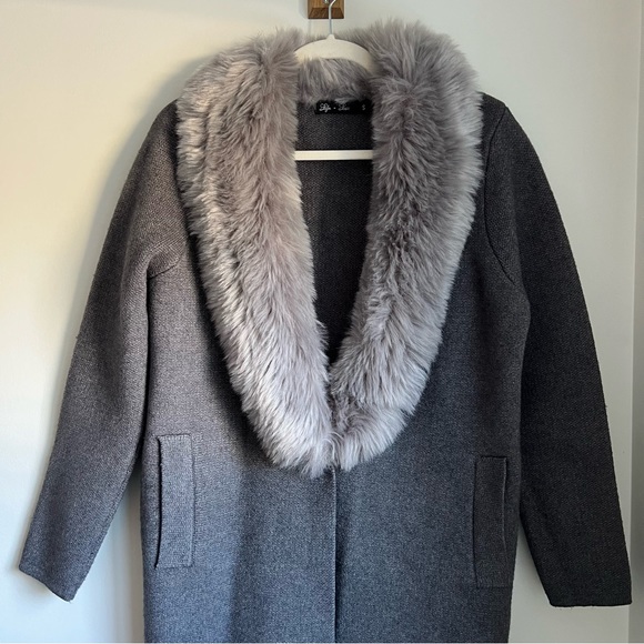 Coat with faux fur trim - Picture 6 of 6